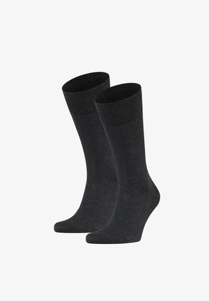 Paar schlichter schwarzer Knöchelsocken, aufrecht stehend mit glatter Textur und ohne sichtbare Muster oder Logos.