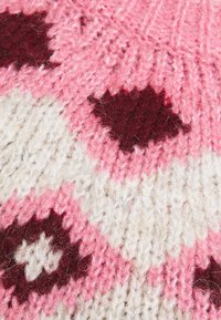 Vero Moda Tall Stickad tröja - pink