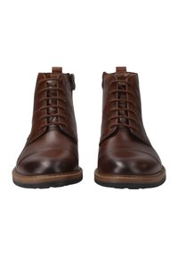 Bottines en cuir marron avec une finition lisse, comportant un laçage, un bout arrondi et une semelle en caoutchouc contrastante.