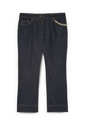 Jeans in denim blu scuro con gambe dritte, chiusura con bottone e cerniera, tasche frontali e una catena decorativa argentata sulla tasca destra.