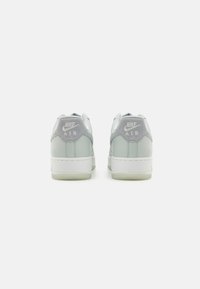 Nike Sportswear AIR FORCE 1 07 LV8 - Sneakers low - light silver/light pumice