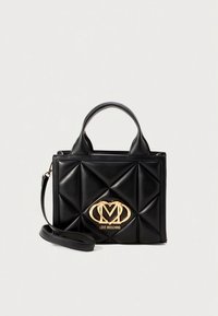 Fekete steppelt bőr kézitáska felső fogókkal és levehető vállpánttal, elöl aranyszínű Love Moschino logóval.