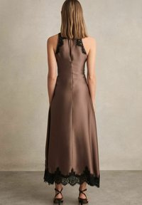 Reiss REGULAR FIT-ANAIS DRAPE TRIM - Gallakjole - mocha brown