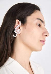 ARIANA GRANDE X SWAROVSKI EARRINGS - Enkeltøredobb - white