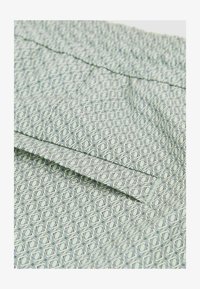 Vybrané, pistachio green