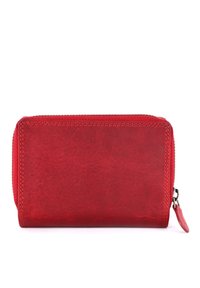 Cartera de cuero rojo con una textura suave, cierre con cremallera, forma rectangular y detalles de costura en contraste. Acentuada con una pequeña lengüeta de tiro.