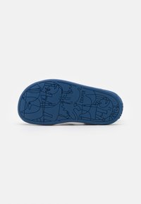 Camper BICHO - Chodecké sandály - navy