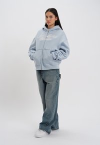 LOW LIGHTS STUDIOS® SHUTTER ZIPPER HOODIE - Camisola com fecho - sky blue