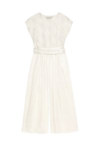 Weißes Kleid aus leichtem Stoff mit floraler Stickerei, kurzen Ärmeln, taillierter Taille und einem flatternden Rock mit einem vorderen Schlitz.