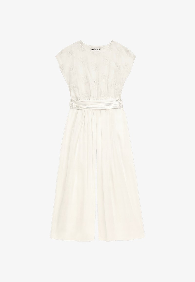 Weißes Kleid aus leichtem Stoff mit floraler Stickerei, kurzen Ärmeln, taillierter Taille und einem flatternden Rock mit einem vorderen Schlitz.