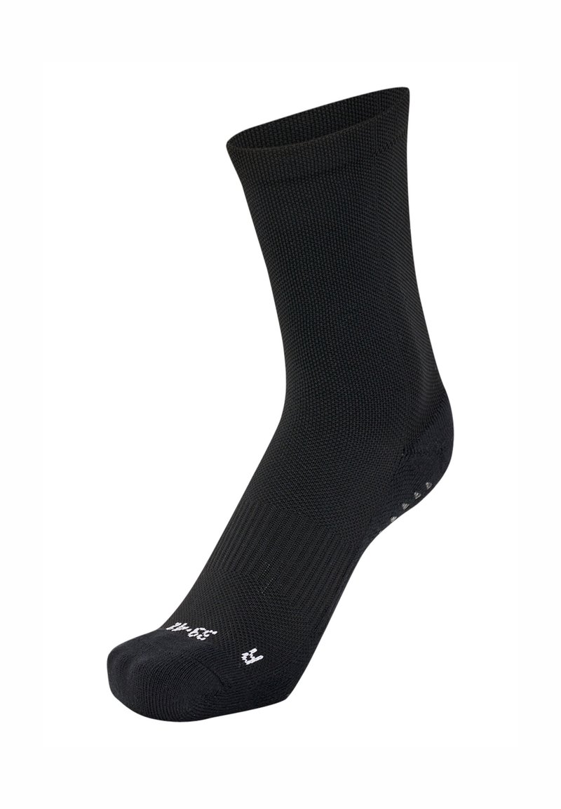 Czarna skarpetka do kostki z wyrazistym wzorem, ściągaczem na górze i białym oznaczeniem rozmiaru na palcach. Ma wzmocnione pięty i palce.