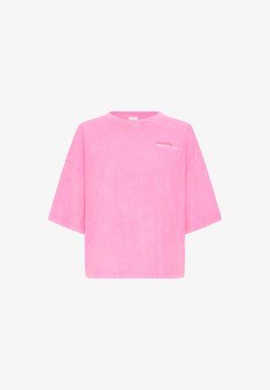 T-shirt rose oversize à manches courtes avec col rond, présentant un petit texte blanc en haut à gauche indiquant "Out of office SELF LOVE CLUB".