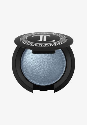 Ombretto compatto di colore blu chiaro riflettente, racchiuso in un astuccio rotondo nero con un logo decorativo argentato sulla parte superiore.