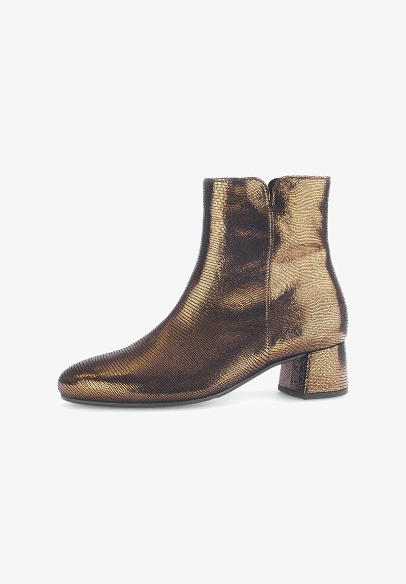 Botte métallique bronze montant à la cheville avec une texture subtile d'écailles, bout arrondi, fermeture éclair latérale et petit talon bloc.