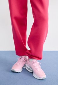 Neizvēlēts, pink, black