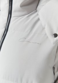 CLOSURE London - Kurtka zimowa