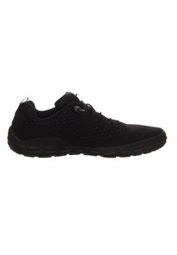 Schwarzer Sportschuh mit atmungsaktivem Mesh-Obermaterial, strukturiertem Muster und einer robusten Gummisohle mit tiefen Profiltiefen für besseren Halt.