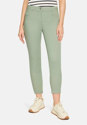 Betty Barclay BETTY BARCLAY MIT AUFGESETZTEN TASCHEN SOMMERHOSE - Bukser - chinois green