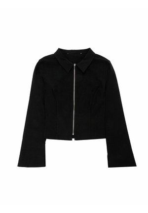 Zwarte, cropped jasje gemaakt van zachte stof, met een kraag, lange uitlopende mouwen en een centrale ritssluiting.