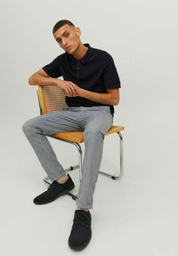 Jack & Jones PREMIUM MARCO JJCONNOR - Chinos - blue indigo