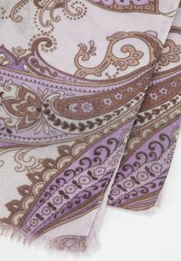 Sciarpa in motivo paisley viola e marrone, realizzata in tessuto leggero, con intricati disegni floreali e bordi sfrangiati.