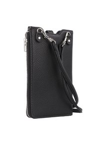Sac en cuir noir texturé avec une fermeture éclair, une sangle réglable et du matériel en acier inoxydable. Présente des bords supérieurs arrondis et des coutures renforcées.