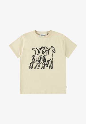 Lyse beige kortærmet t-shirt med sort kunstnerisk skitse af fire løbende heste foran og en rund halsudskæring.