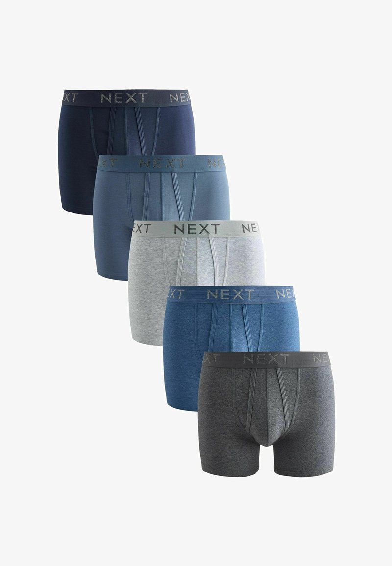 Pet par boxerjev v različnih odtenkih: temno modra, svetlo modra, siva in temno siva. Vsi imajo blagovno znamko na pasu s napisom "NEXT" v srebrni barvi.