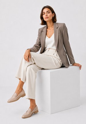 Day Vine, DAY VINE DAMEN SANDALETTEN SANDALETTEN - Chaussons - beige