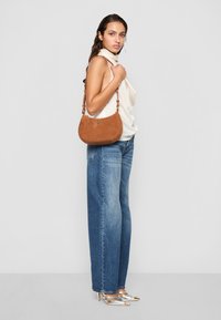 Pinko EXCLUSIVE HALF MOON MINI - Τσάντα χιαστί - marrone
