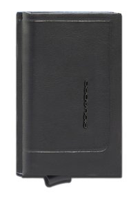 Cartera de cuero negro con superficie texturizada, logo de la marca en relieve en la parte frontal y un mecanismo de cierre seguro con broche.