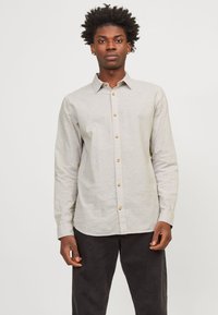 Jack & Jones JJESUMMER LINEN MIX SHIRT - Skjorter - crockery