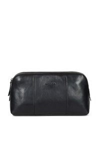 Svart läderpung med en slät yta, som har en dragkedja högst upp och ett präglat logotypdetalj på framsidan. Kompakt rektangulär form.