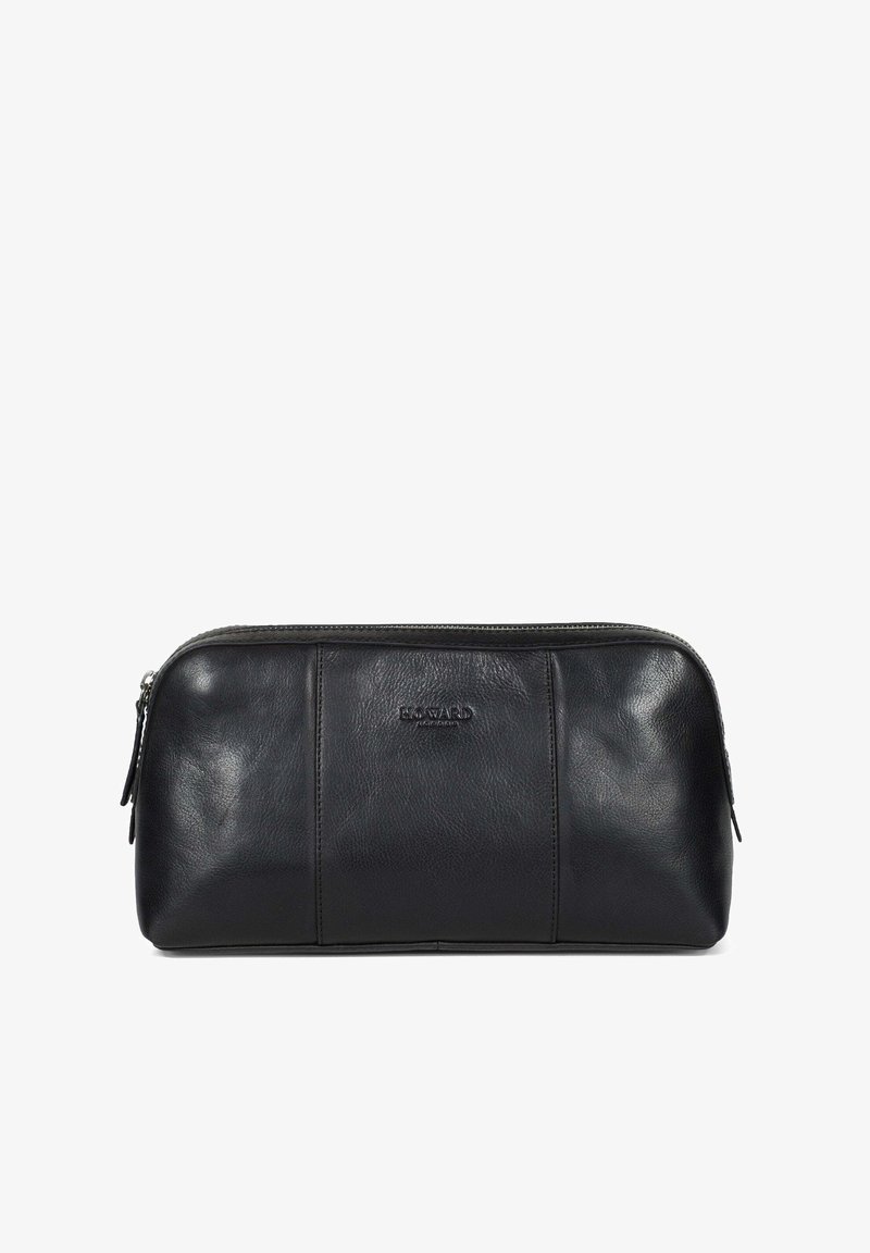 Zwart leren tas met een gladde textuur, voorzien van een ritssluiting aan de bovenkant en een reliëflogo op de voorkant. Compacte rechthoekige vorm.