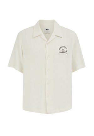 Rövid ujjú krémszínű gombos ing gallérral, bal mellrészen fekete "Sunset State Clubhouse" felirattal.