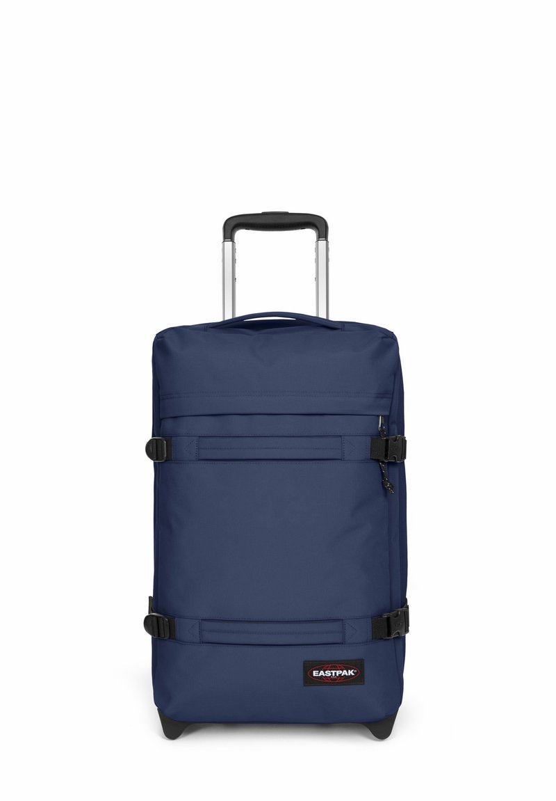Valigia a rotelle blu navy realizzata in tessuto resistente, con manico telescopico, due cinghie in tessuto e un logo nero sulla parte anteriore.
