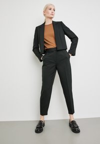 Taifun LANGARM GEFÜTTERT AUS FEINER STRETCH-QUALITÄT - Blazer - schwarz