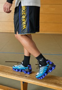 Nike Performance NBA GOLDEN STATE WARRIORS SHORTS - Sporto klubų atributika - black/amarillo