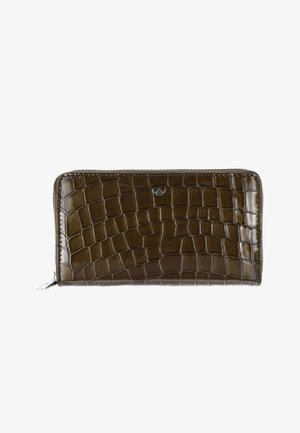 Portefeuille en cuir marron foncé à motif crocodile, fermeture éclair et petit logo métallique au centre avant.