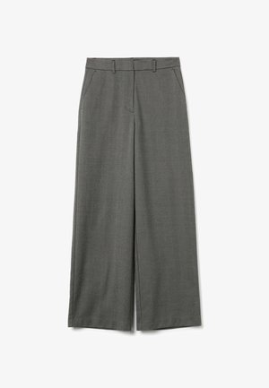 Graue weit geschnittene Hosen mit glatter Textur, ausgestattet mit Eingrifftaschen und einem flachen Vorderdesign. Hergestellt aus einem gewebten Stoff mit subtilen Mustern.