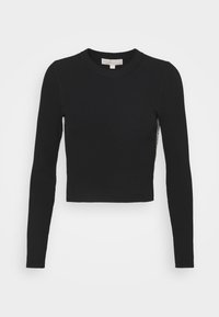 Czarny prążkowany długi rękaw crop top z okrągłym dekoltem i dopasowanym krojem, wyeksponowany na białym tle.