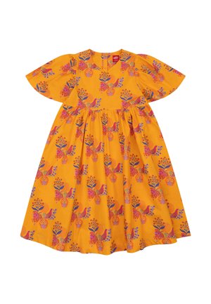 Geel jurkje met korte, wijd uitlopende mouwen, ronde halslijn en een geplooide rok. Voorzien van een all-over bloem- en vlinderdessin in levendige kleuren.