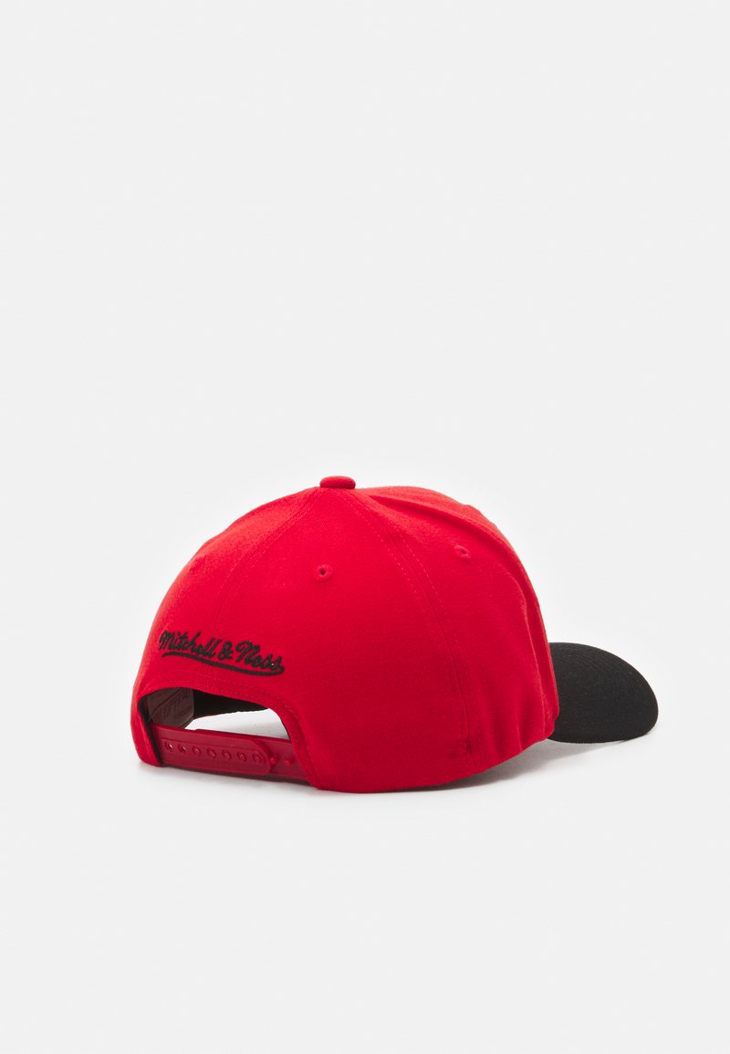 Herren Caps, Mützen & Hüte | Mitchell & Ness NBA CHICAGO BULLS 2 TONE STRETCH SNAPBACK Cap red/black/rot - BJ59267 Herren Caps, Mützen & Hüte | Mitchell & Ness NBA CHICAGO BULLS 2 TONE STRETCH SNAPBACK Cap red/black/rot - BJ59267
