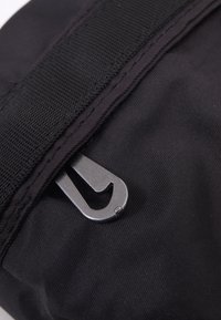 Nike Sportswear FUTURA LUXE CROSSBODY UNISEX - Axelremsväska - black/white