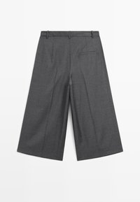 Grijze wijde broek van een geweven stof met textuur, voorzien van een ritsluiting, riemlussen en een enkele achterzak.