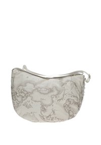 Borsa in tessuto beige con design di una mappa del mondo in toni di grigio, forma curvata, zip argento e tracolla regolabile.