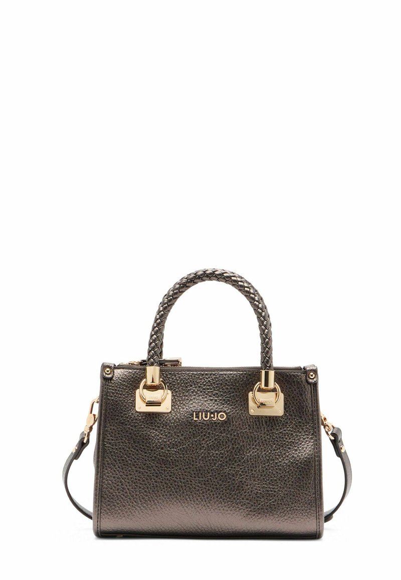 Sac à main en cuir texturé gris foncé avec une anse tressée, des accents en métal doré et un logo sur le devant. Comprend une bandoulière amovible.