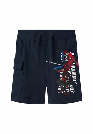 Marina blå shorts med resårmidja, med en röd och svart Spider-Man grafik och vit text på sidan. Inkluderar en sidoficka.