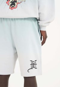 Thumbnail Image 5