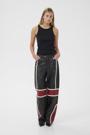 Gestuz YVETTE BIKER SHOW - Lederhose - black